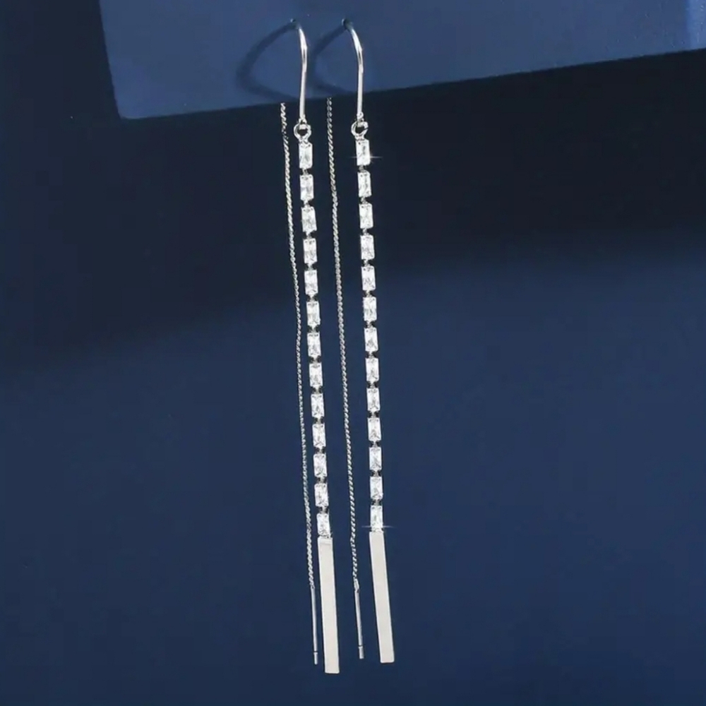 SILVER CRYSTAL THREADER EARRINGS.